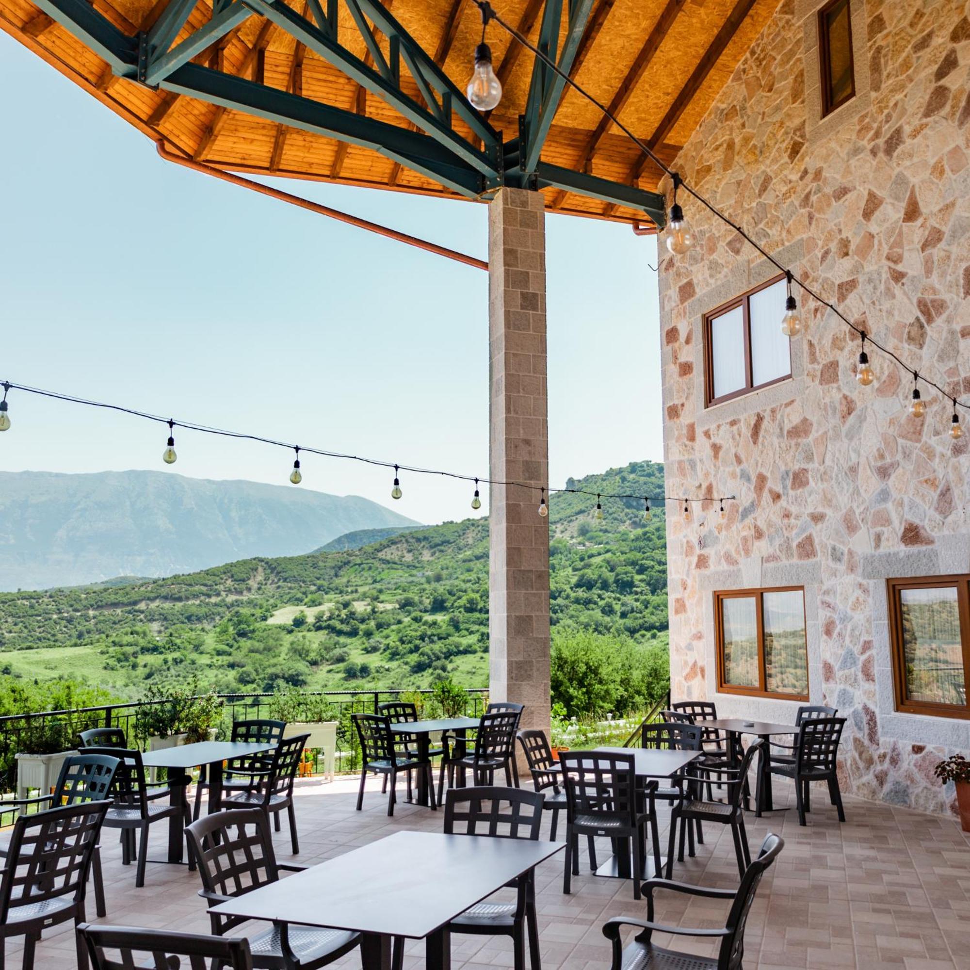 Готель Gle-Alb Agrotourism Tepelene Екстер'єр фото